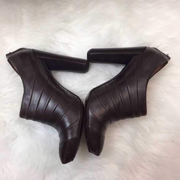 🇺🇸Luis Vuitton Brown Leather Heel Booties - Picture 4 of 8
